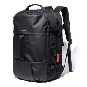 Mochila multi compartimento con capa impermeable. Toma exterior USB. Adaptable a Trolley.