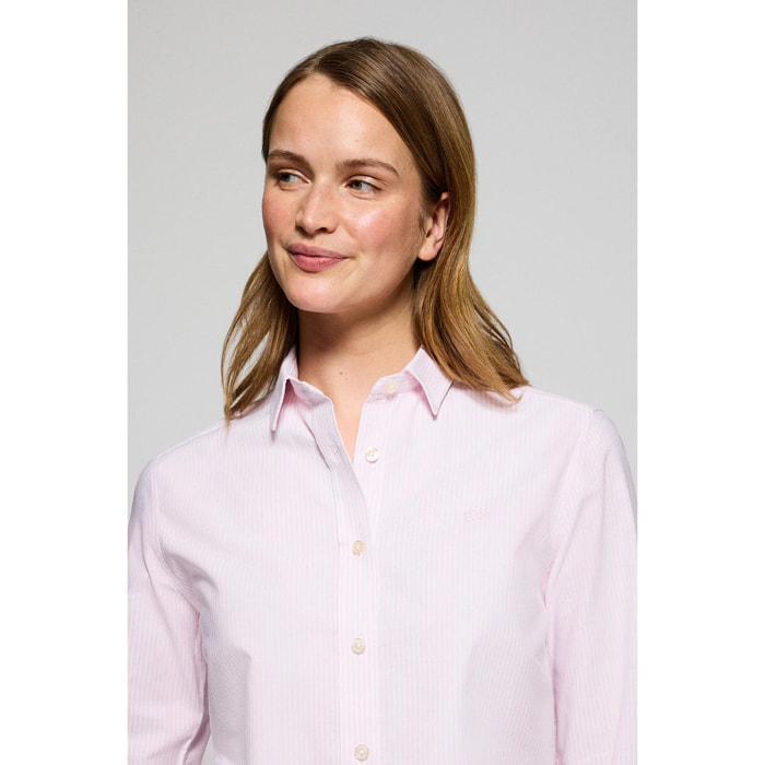 Camisa a rayas color rosa con logo bordado