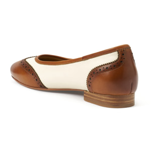 Ballerina British Passport Marrone