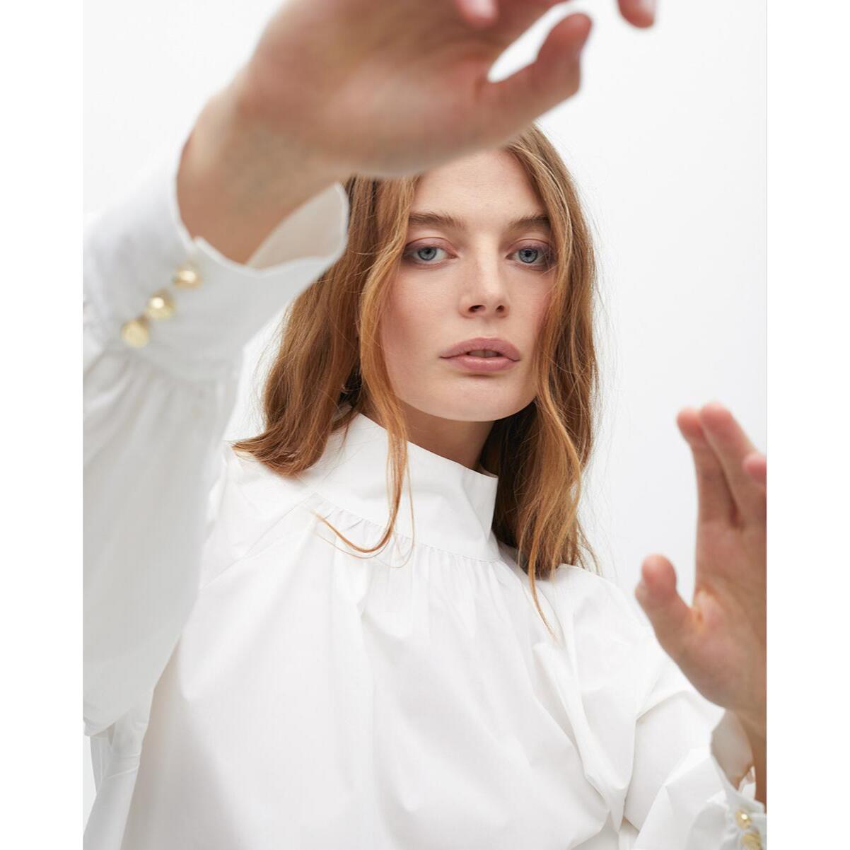 Camicia in popeline con fiocco e maniche a sbuffo