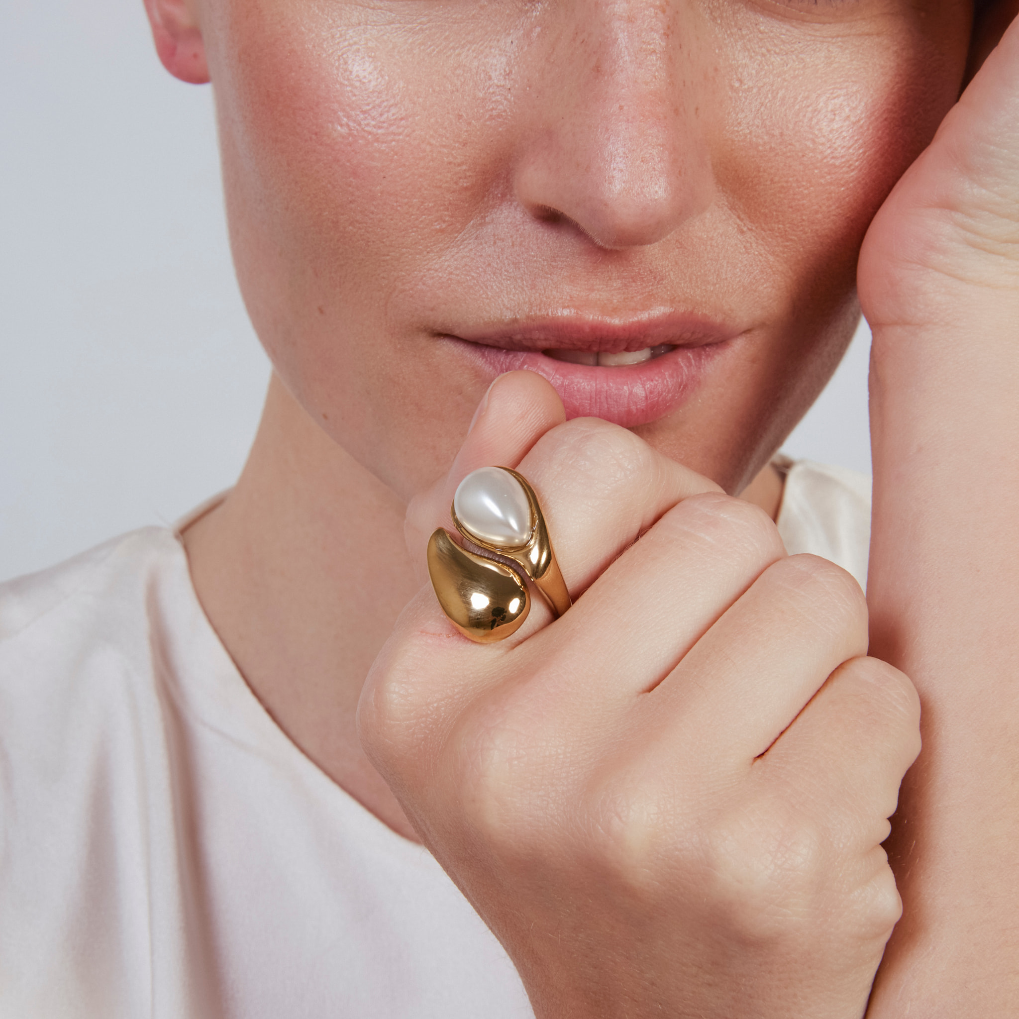 Anillo Dehan acabado oro amarillo 18k