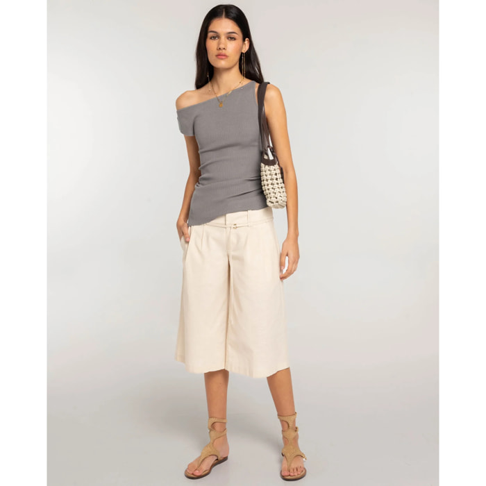 Pantalón recto tipo bermudas culotte con cinturón de mujer