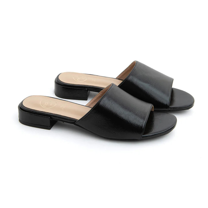 Ciabatta glossy con fascia ampia - NERO