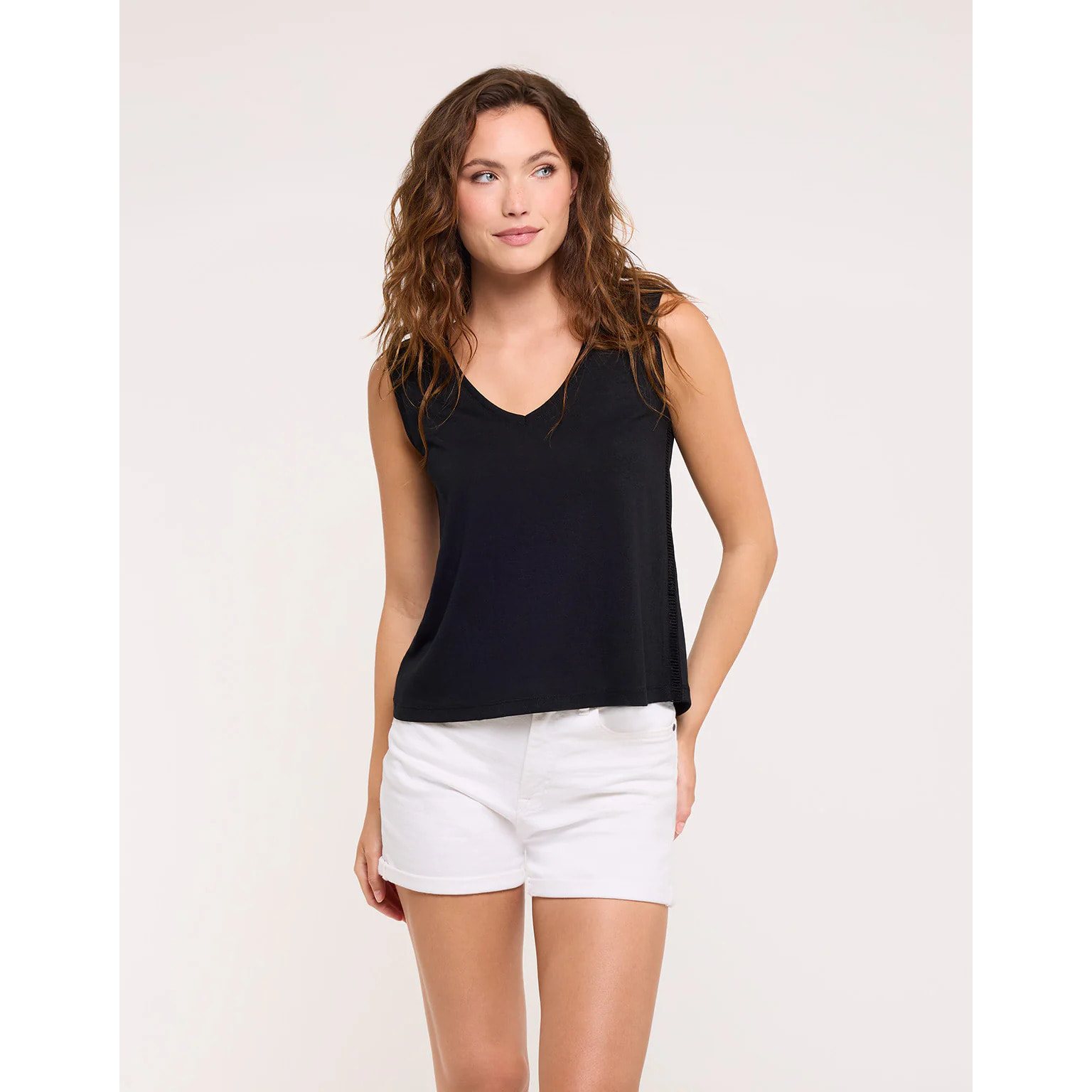 Camiseta Tirantes Detalle Calado Espalda Negro - Kia
