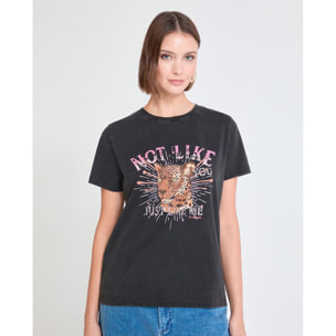 T-shirt con effetto lavato e stampa posizionale