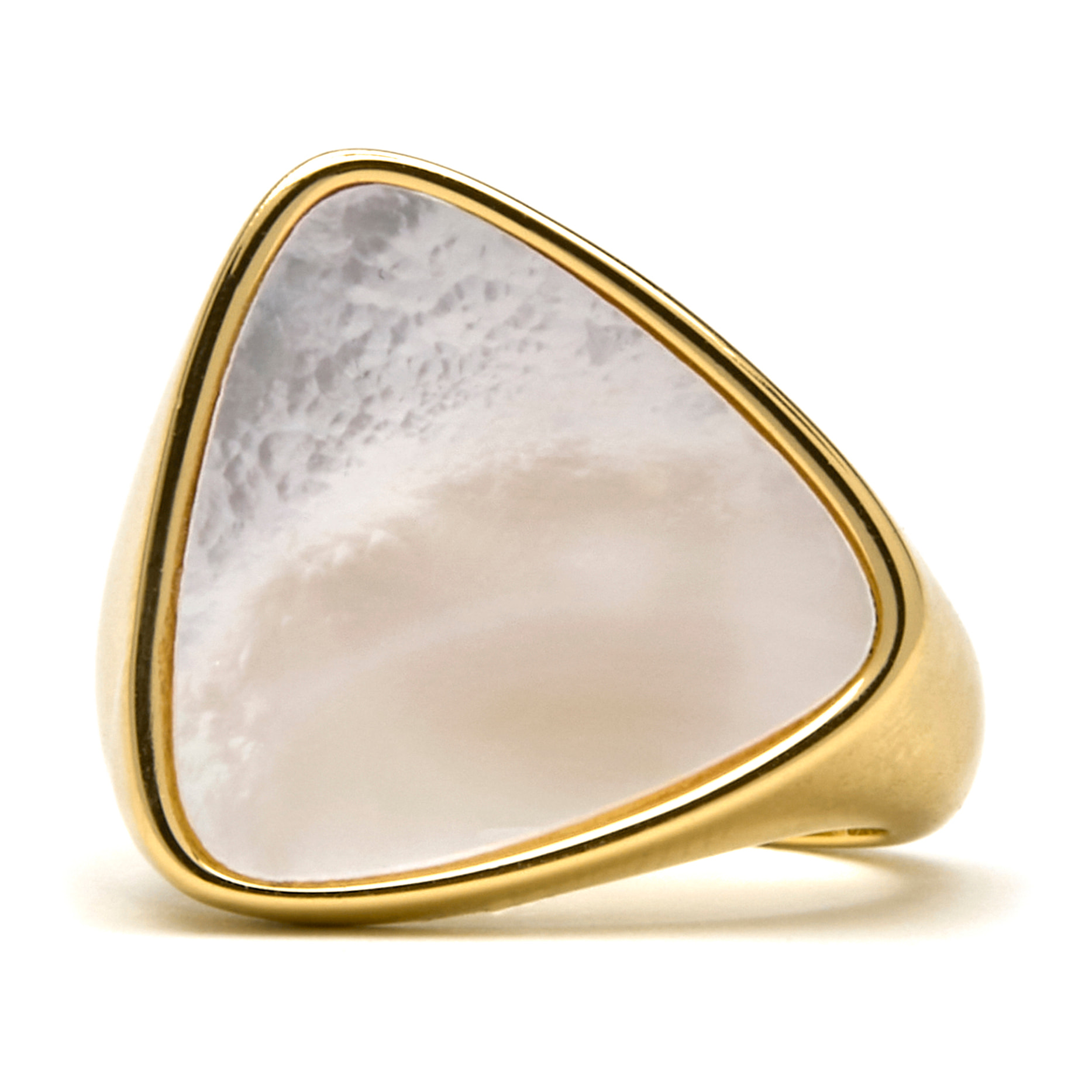 Anillo con Madreperla Blanca acabado oro 18k