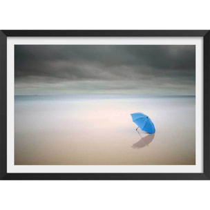 Poster parapluie bleu Affiche + cadre en bois - Noir