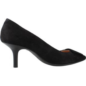 Salones Mujer de la marca GEOX  modelo D56YBC 00021 NEGRO