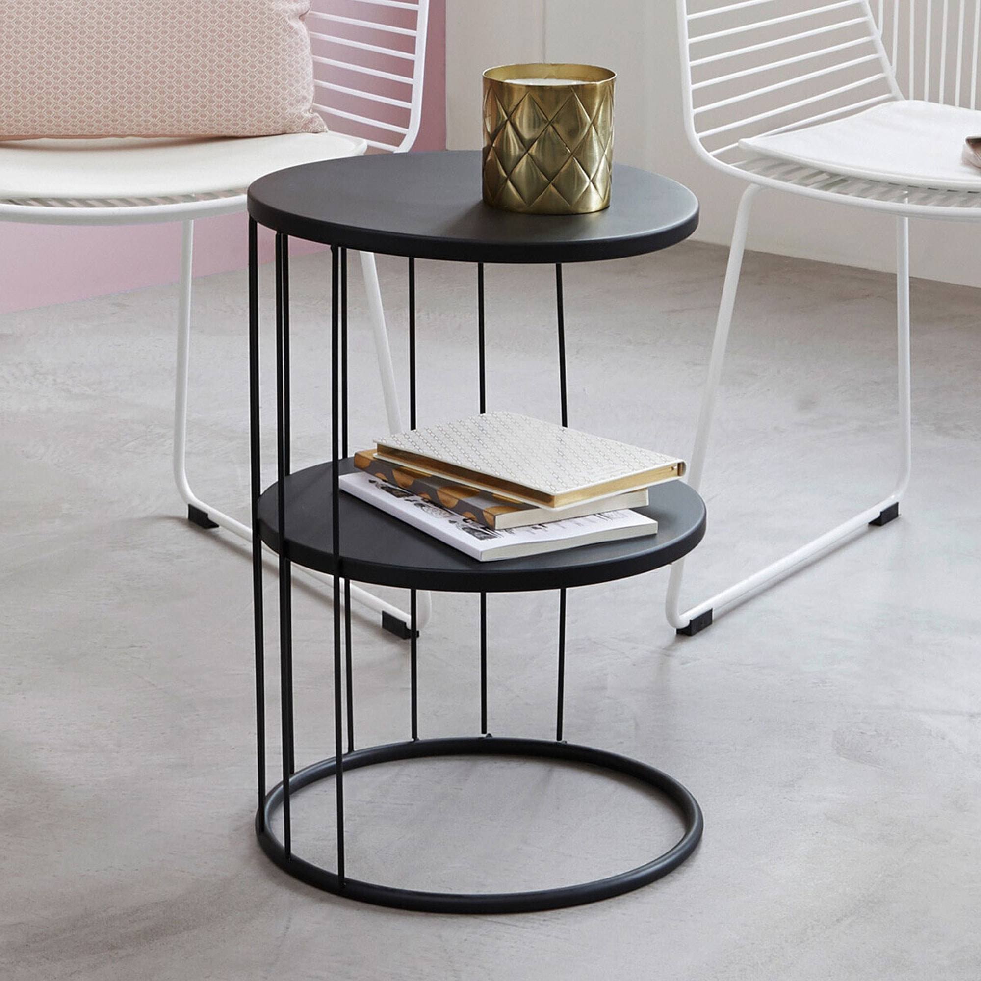 Mesa auxiliar tanto funcial como estetica color negro|D. 36 x H. 52 cm