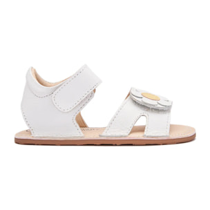 Sandalias Abiertas de Bebé Niña Respetuosas  con Diseño Floral en Blanco