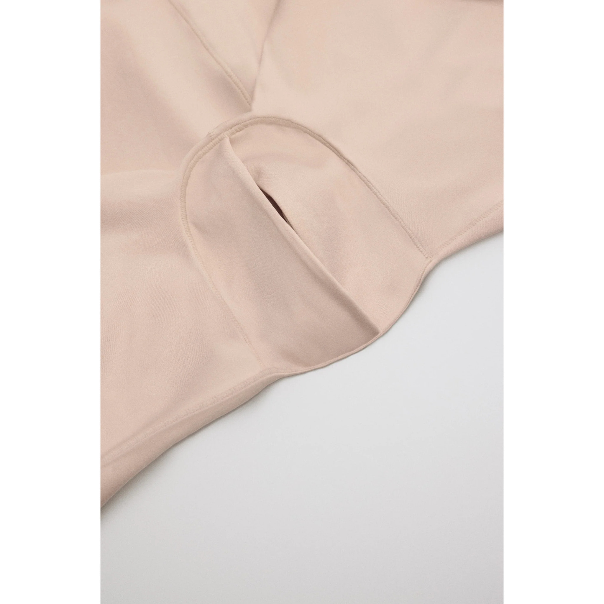 Body-up snellente con finiture nude invisibili