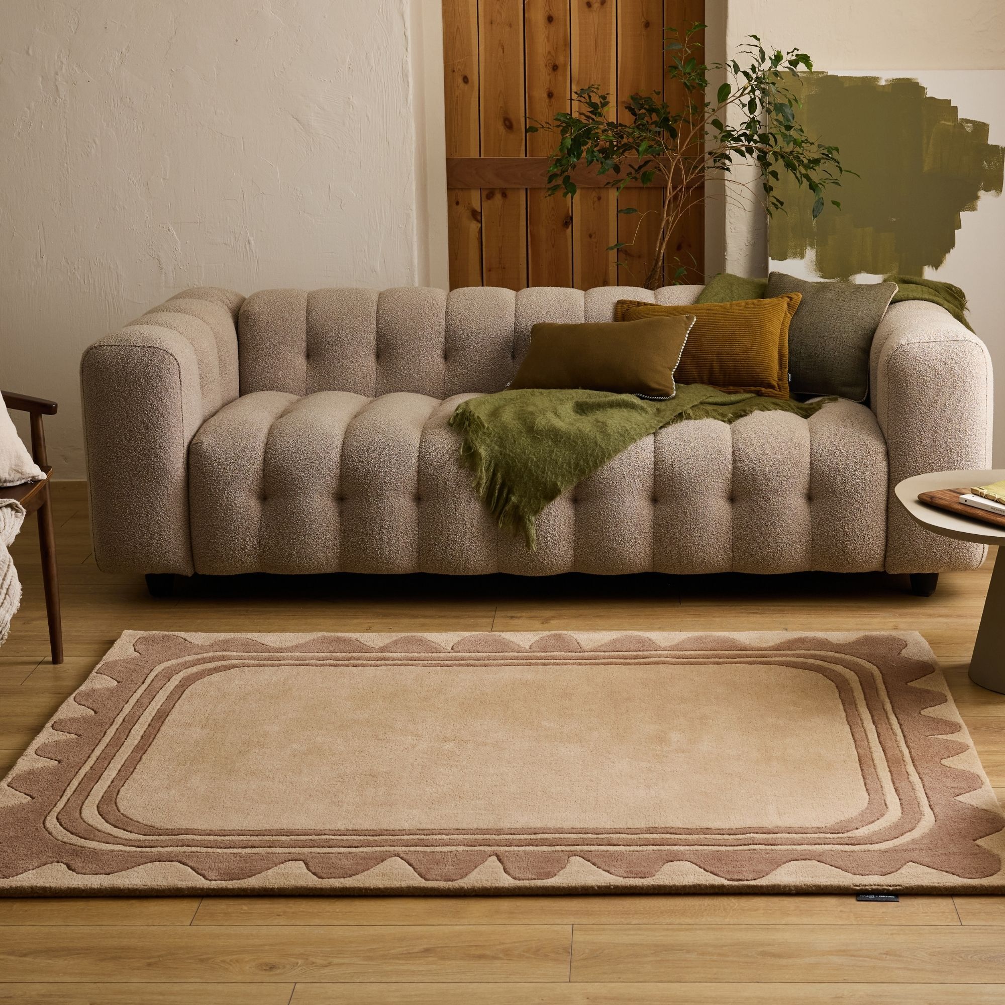 PANTONE - Tapis en laine fait main CEDRE BLANC à motif festonné marron