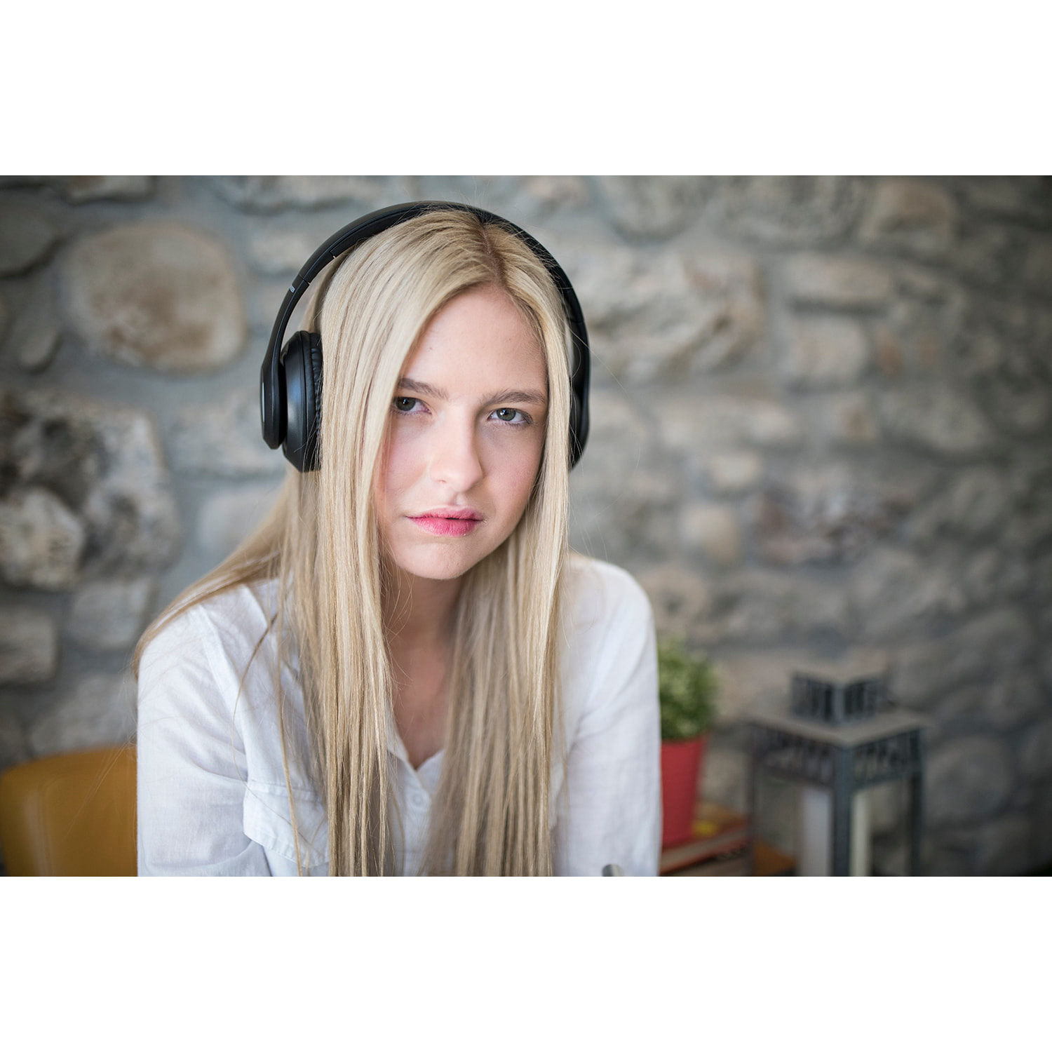 MAGNUSSEN H2 HEADPHONES en color Negro