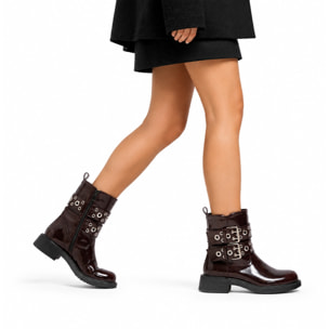 Stivaletto in simil pelle con cinturini