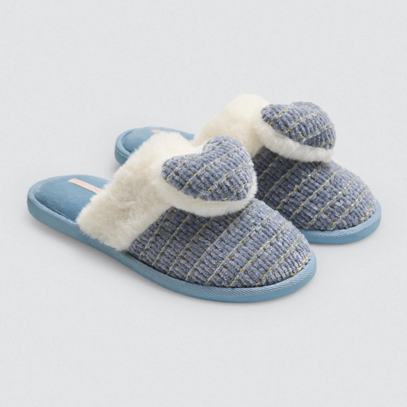 Pantofole con dettagli a cuore 3D