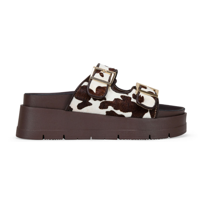 Sandalias de plataforma con pelo print vaca