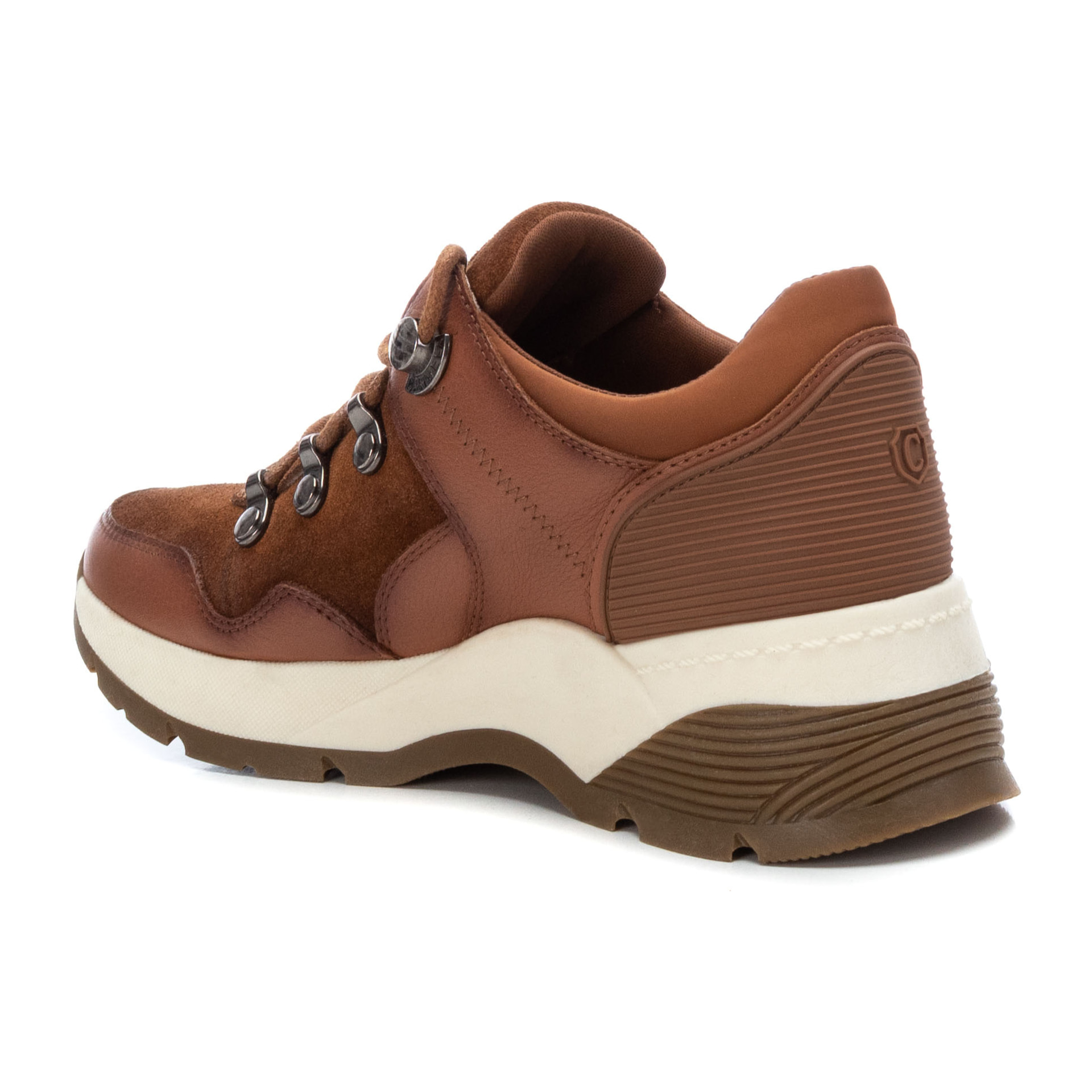 Zapatilla de piel camel