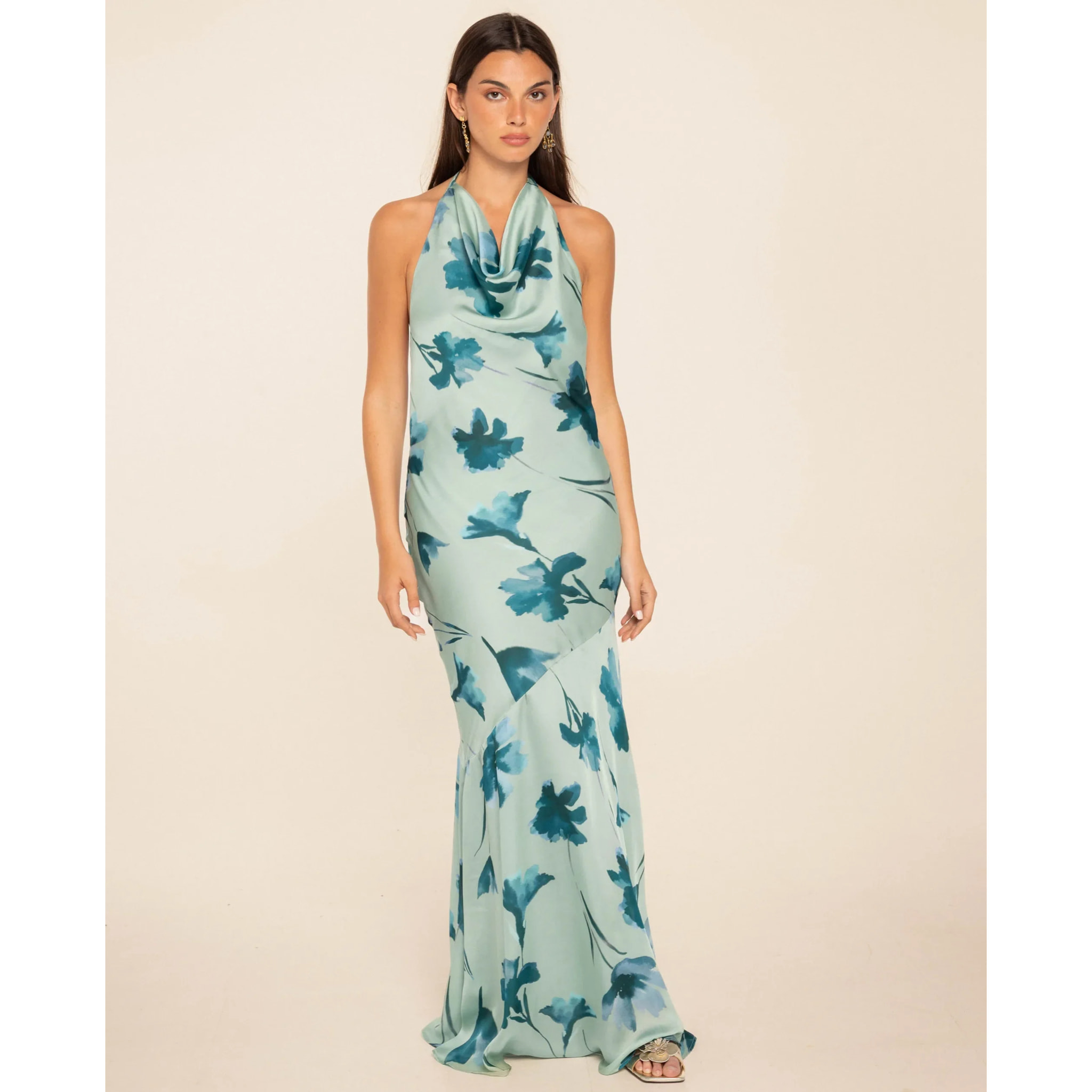 Vestido largo con escote halter y lazada