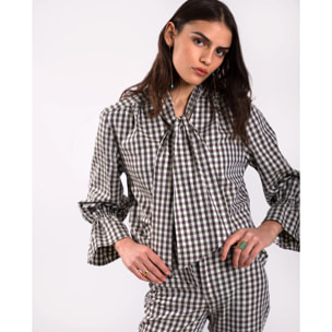 Blusa con lazada y manga con volante