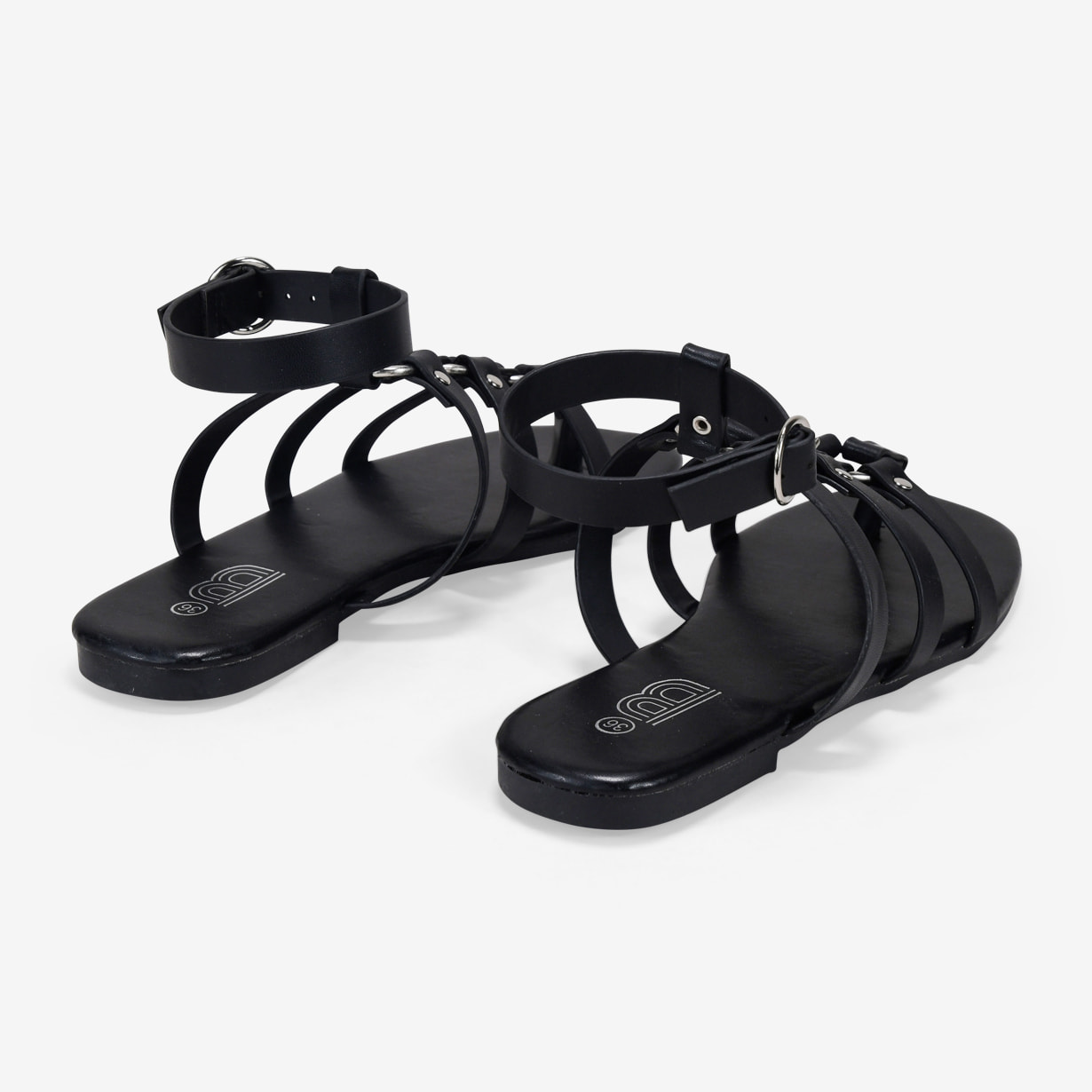 Sandalias planas negras con tira de dedo