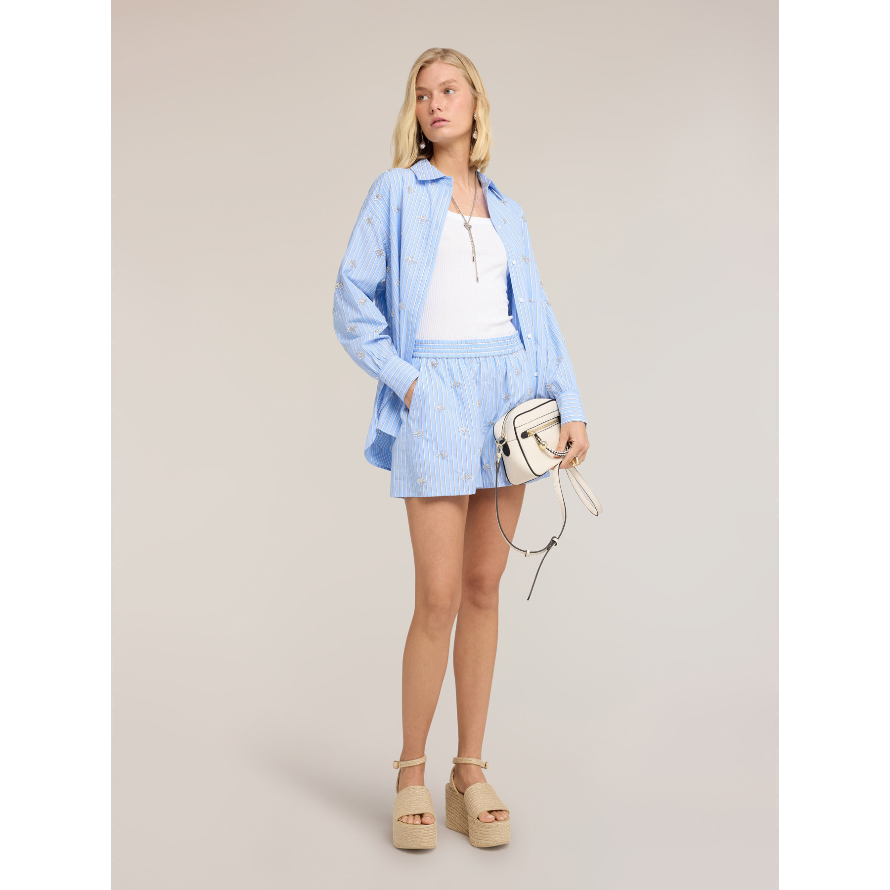 Motivi - Shorts in popeline a righe con ricami gioiello - Azzurro