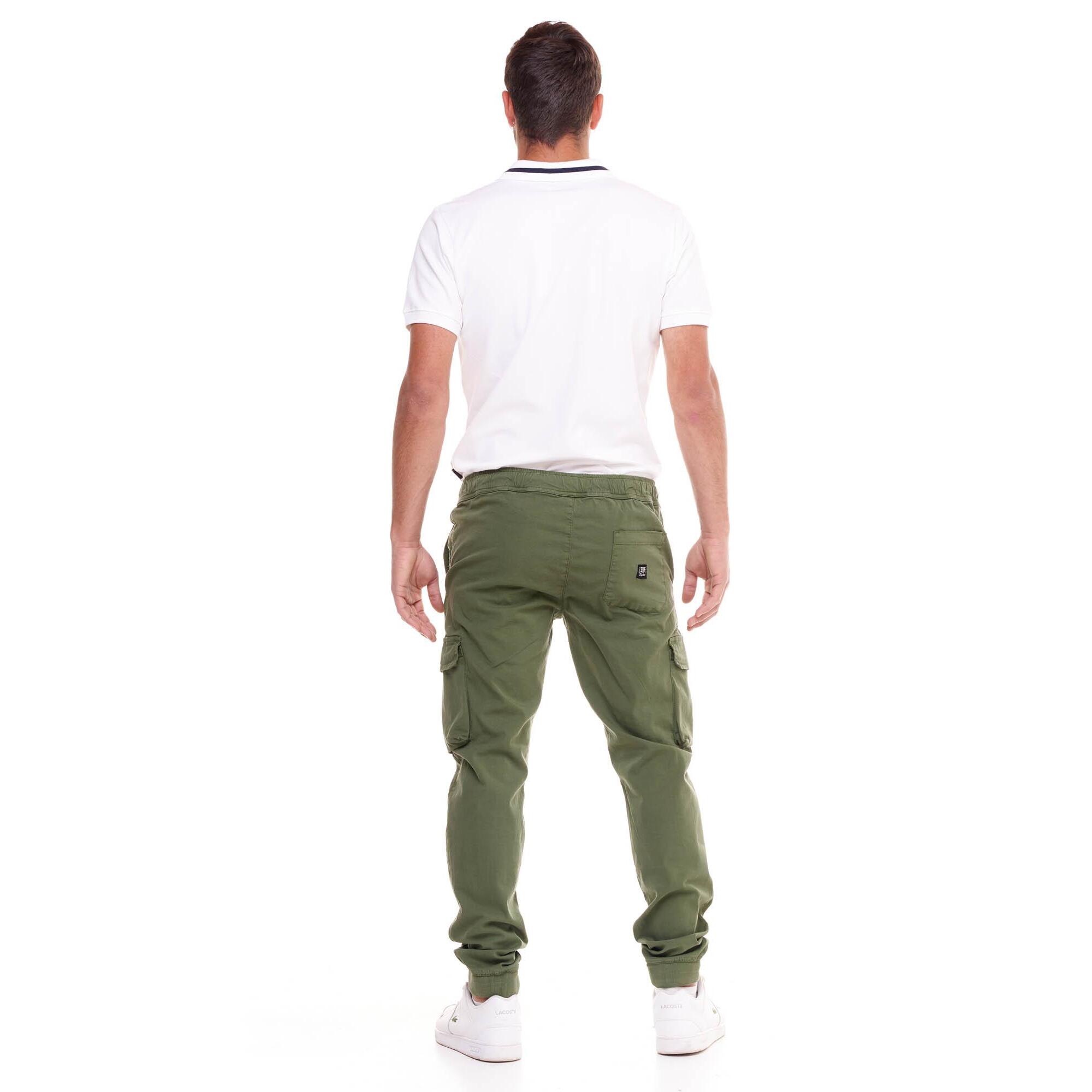 Pantalón cargo de hombre minimalista con puño elástico.