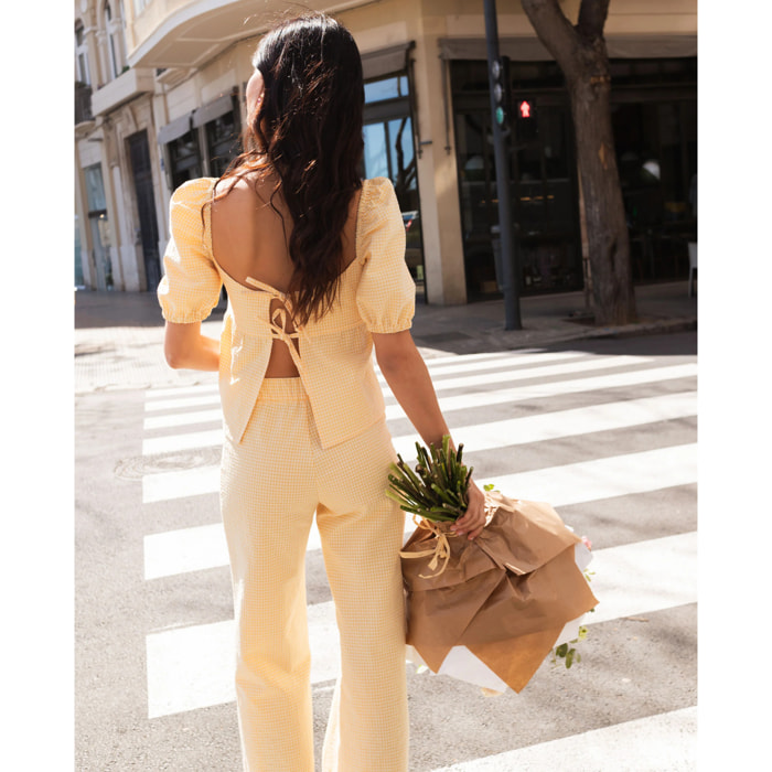 Blusa de mujer con cuadros vichy y mangas abullonadas