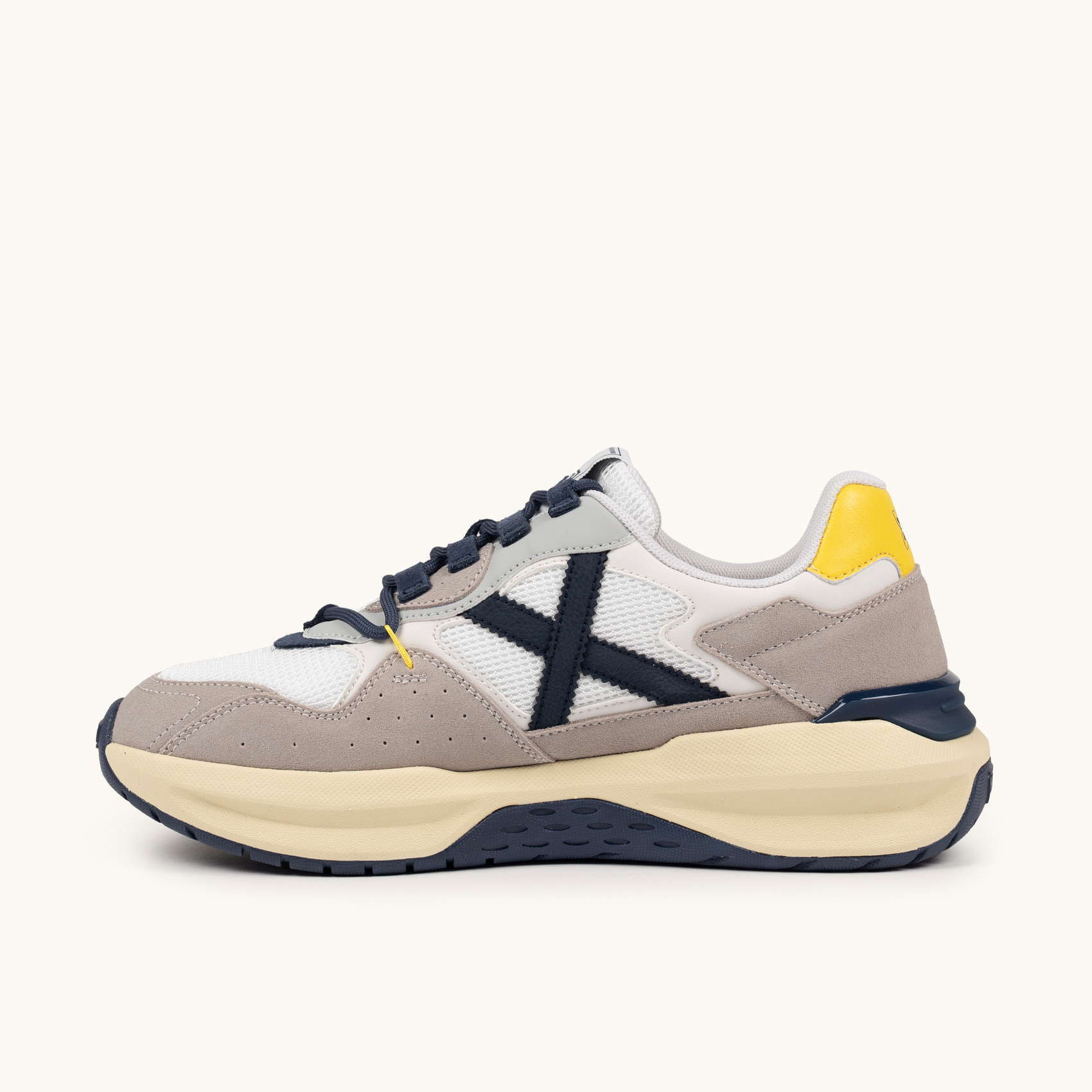 Zapatilla de Diseño Futurista y Silueta Dinámica MUNICH NEXA 17