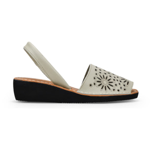 Alpargatas de piel beige con cuña