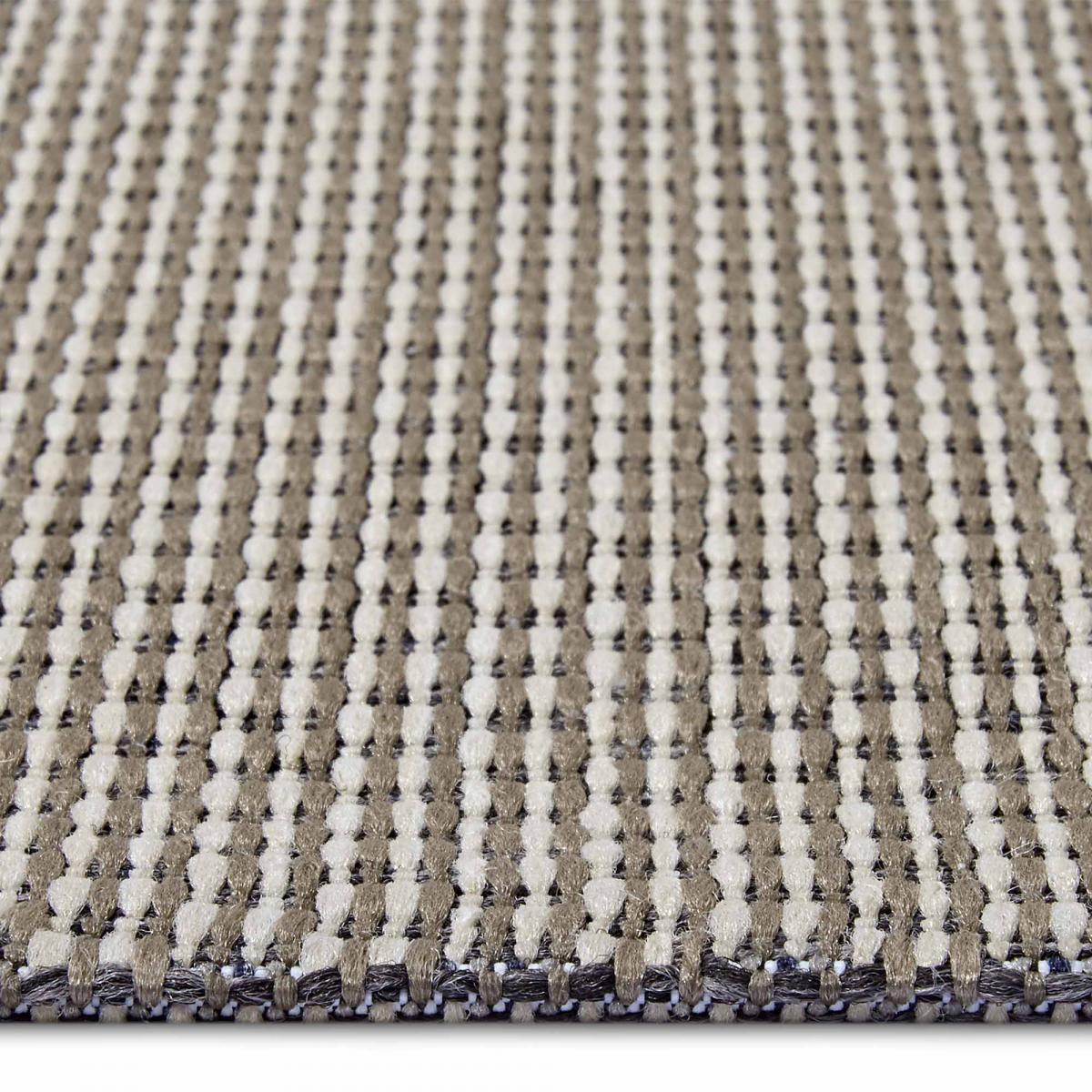 Tapis exterieur kilim géométrique, structure tissée résistante, vasa