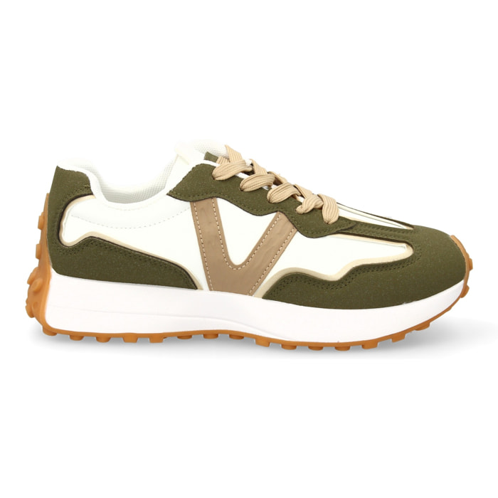 Zapatilla con diseño moderno para mujer