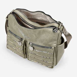 Bolso bandolera verde con bolsillos y tachas