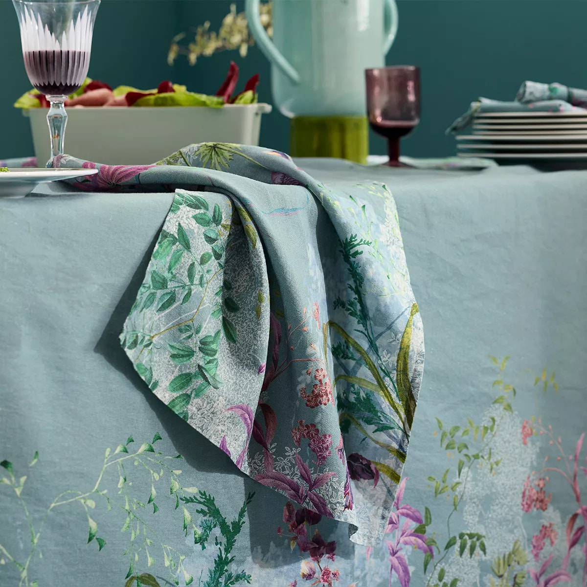 Serviette lin & coton lavé 150 g/m² imprimé bleu violet Ombres boisees givre
