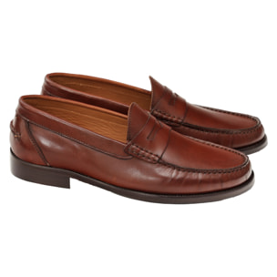 Mocassino a tubolare in pelle crust con suola in vero cuoio cucita