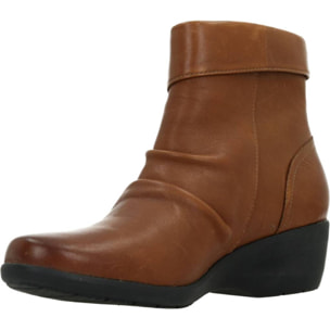 Botines Mujer de la marca CLARKS  modelo 26152563C MARRON CLARO
