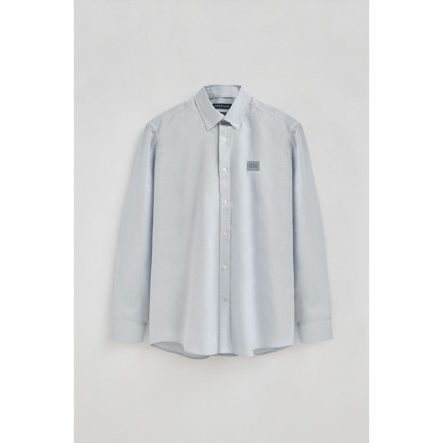Camisa azul claro de corte regular y cuello abotonado con logo Polo Club