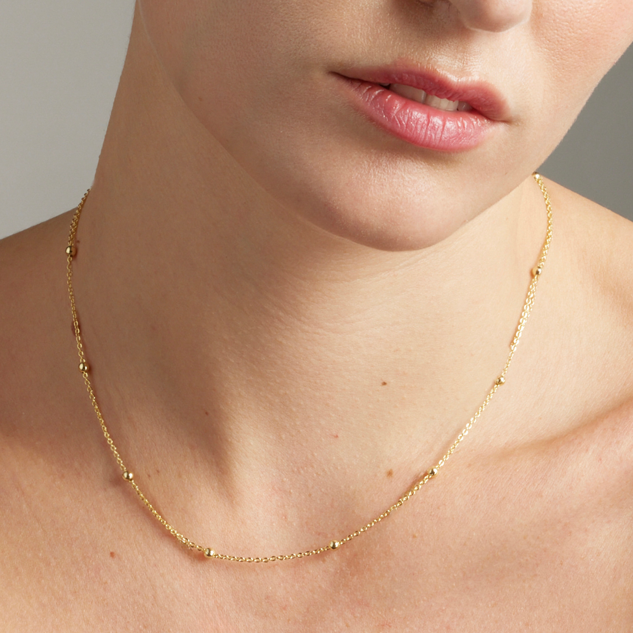 Collar acabado en oro amarillo de 18K