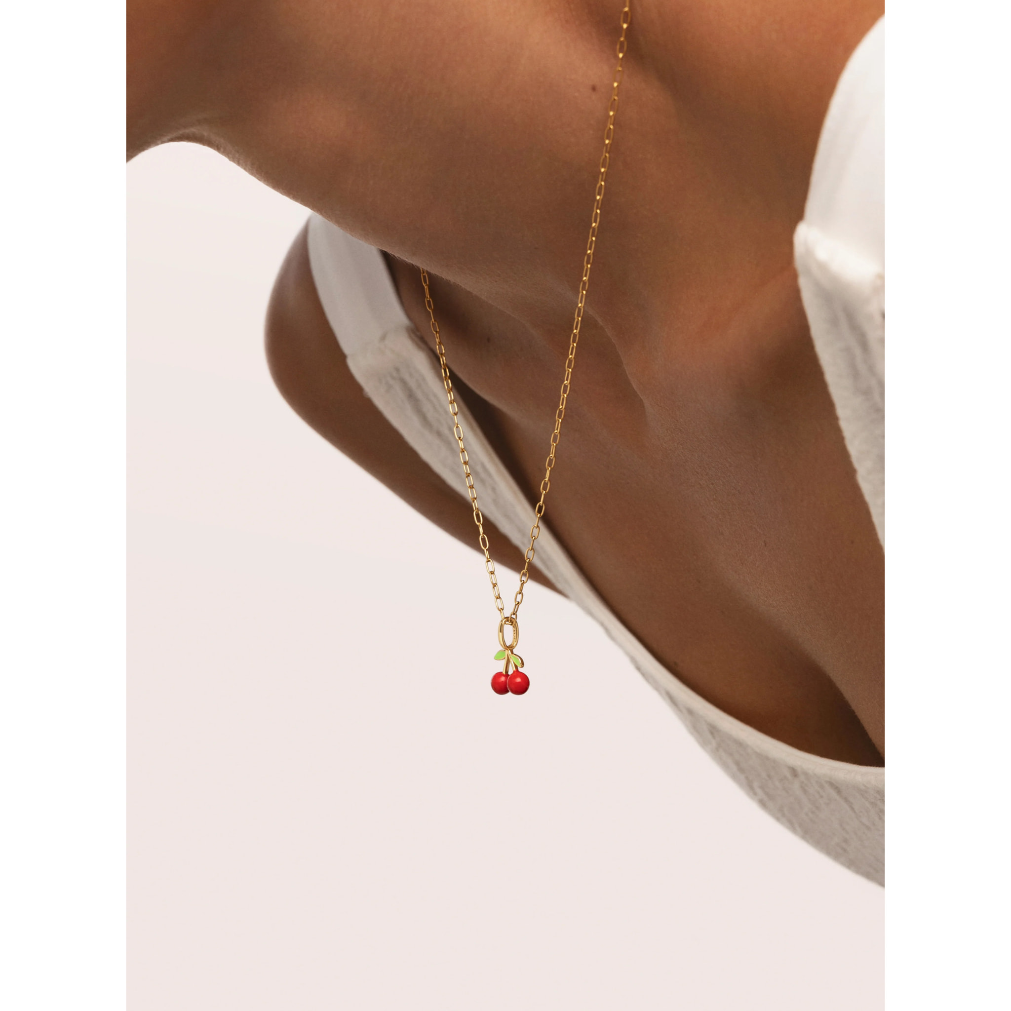 Charm Cereza Baño Oro