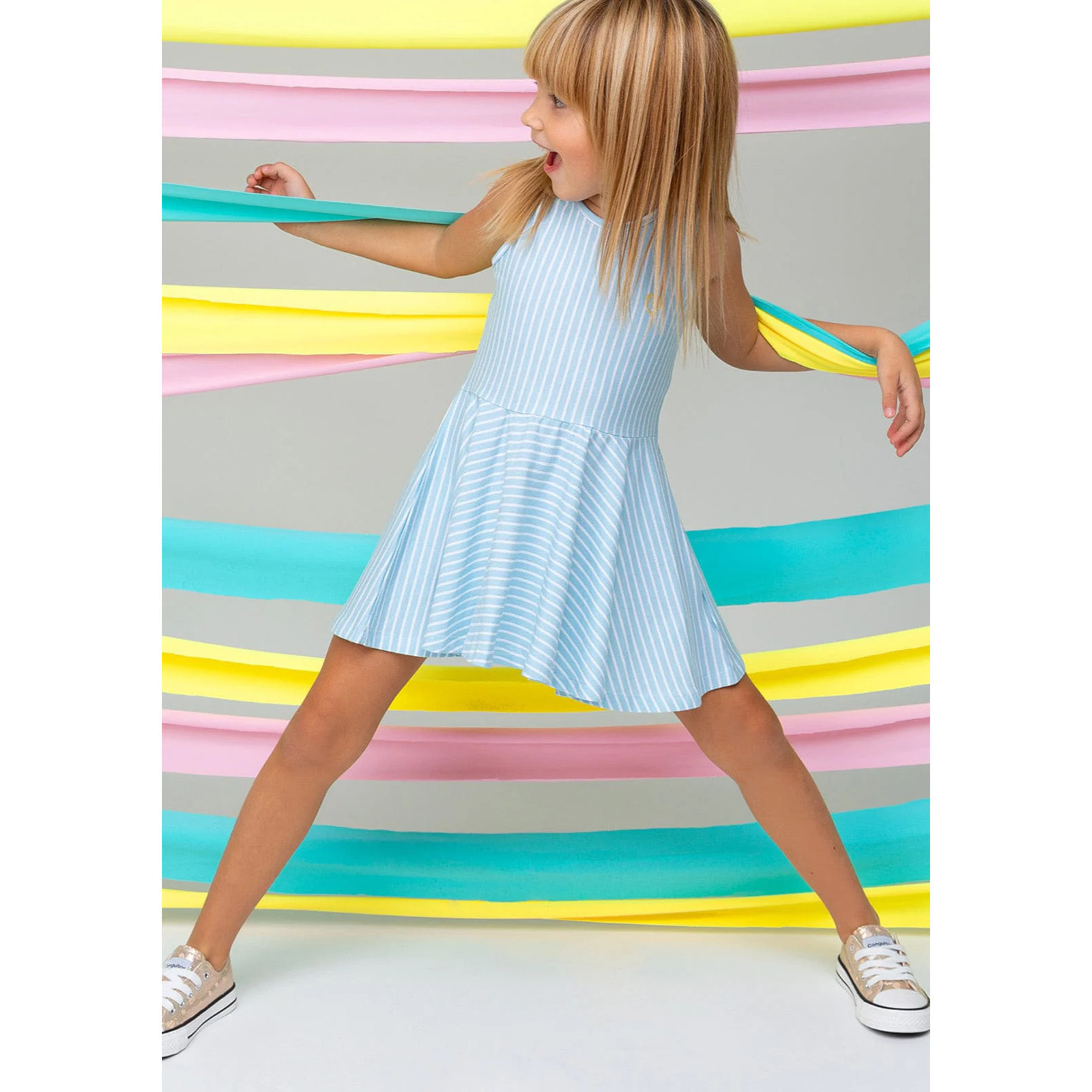 Vestido skater de rayas azuladas con logo para niña