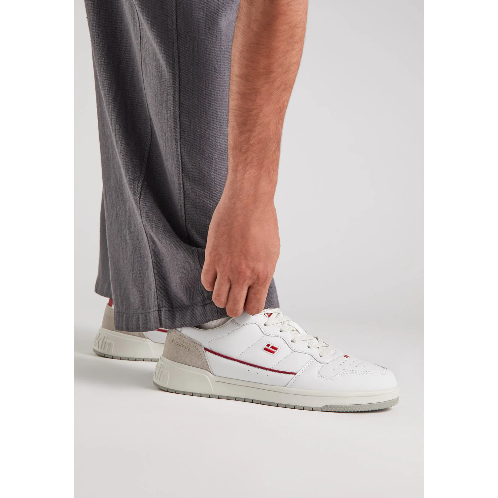 Zapatillas Bajas Court V2 Flag Basic Blanco / Rojo D.Franklin