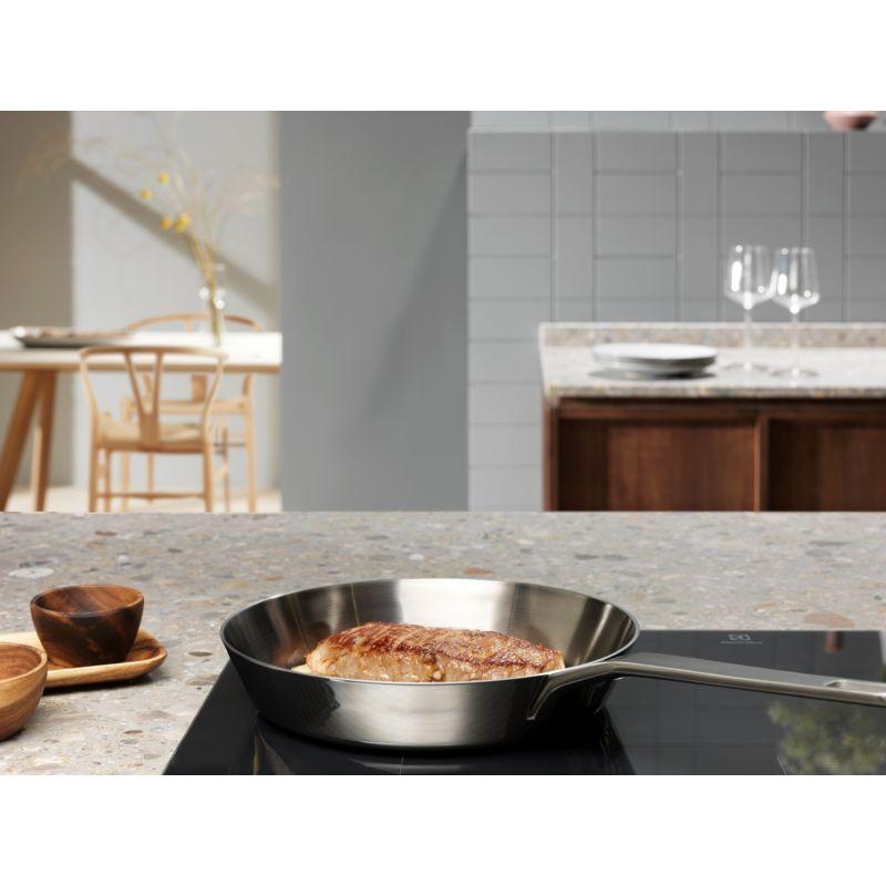 Table induction ELECTROLUX EIS6648 SensePro