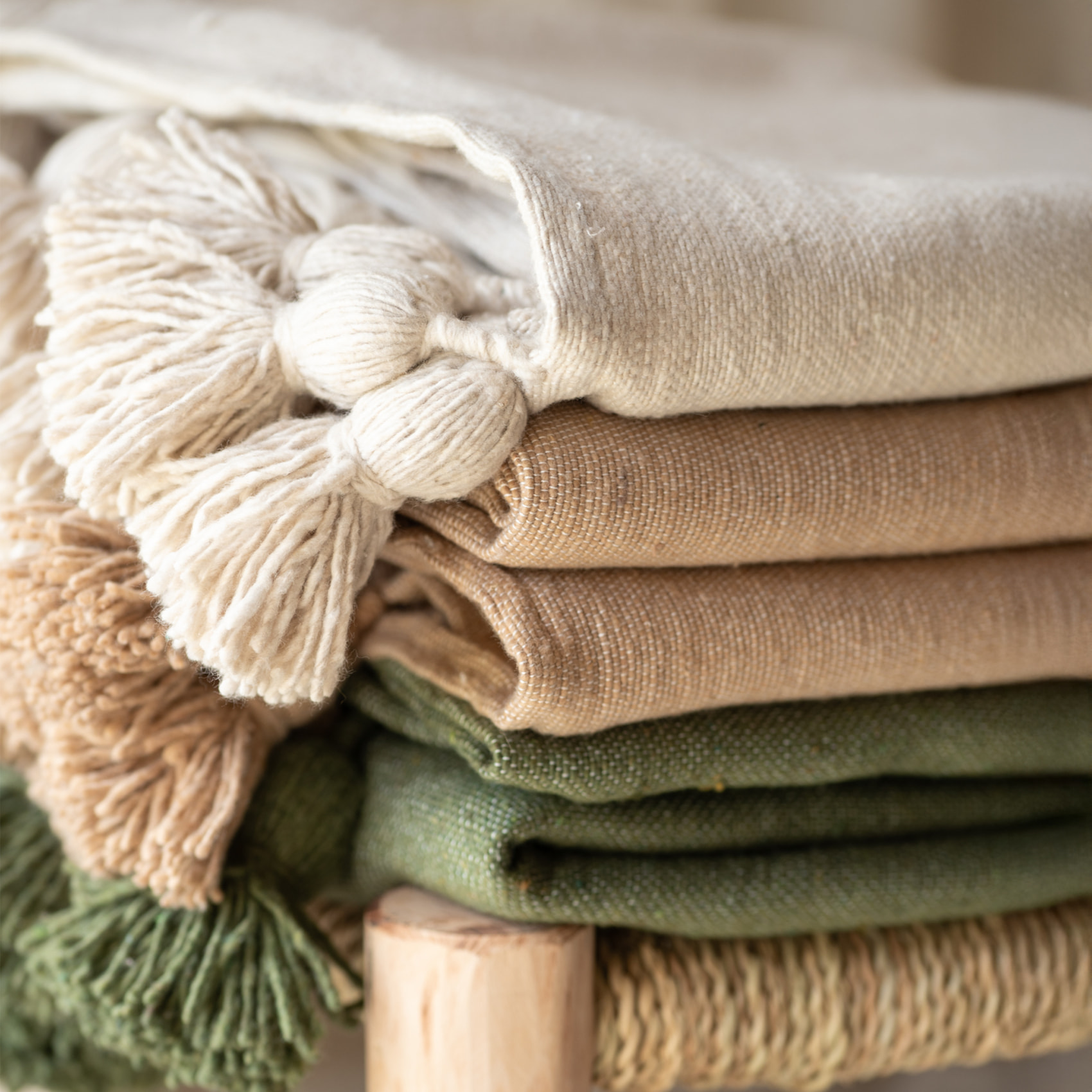 Grand plaid canapé en laine à pompons - Beige