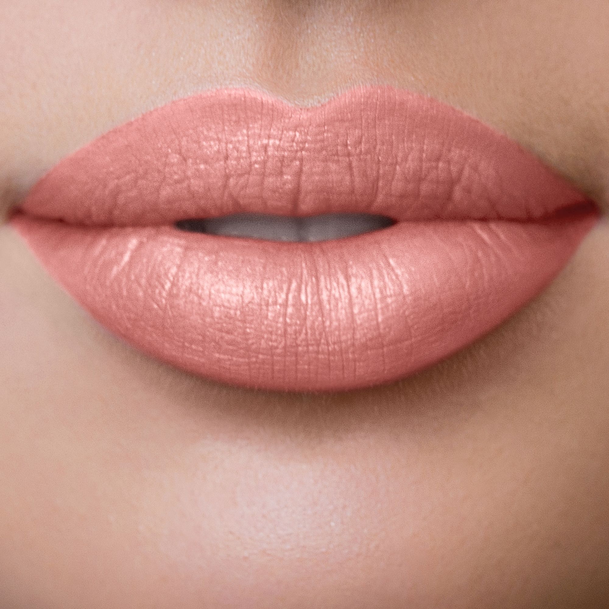 LIP SHOT Rossetto satinato dalla texture leggera ed avvolgente