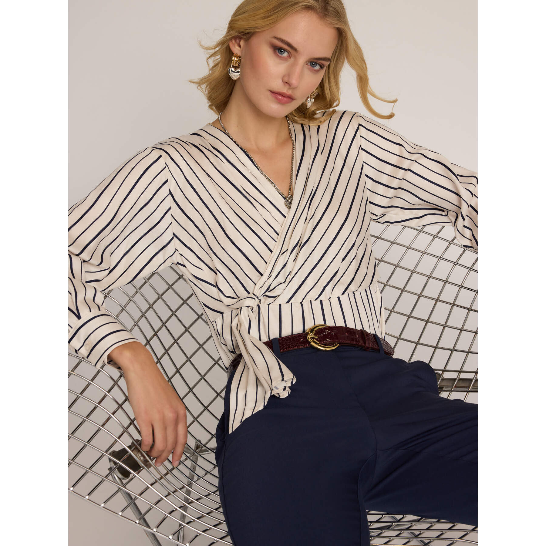 Motivi - Blusa a rayas con detalle de nudo - Azul