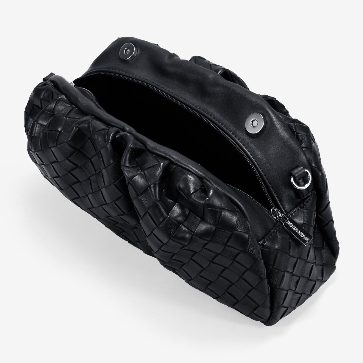 Bolso clutch negro con trenzado