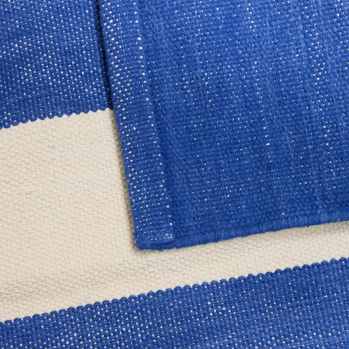 Tapis effet laine Flow bleu indigo 170x120cm