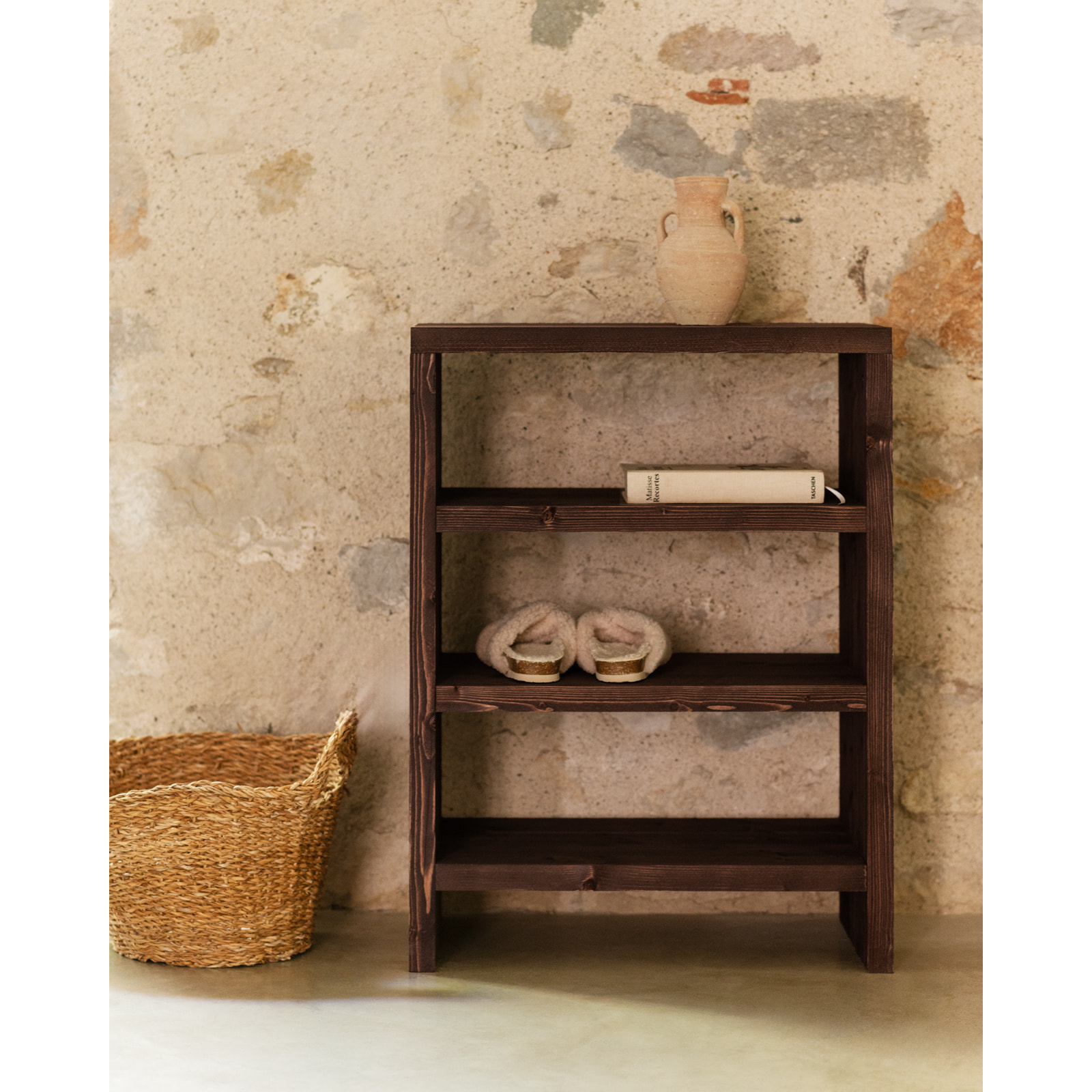 Estantería zapatero de madera maciza tono nogal 80x60cm Alto: 80 Largo: 60 Ancho: 35