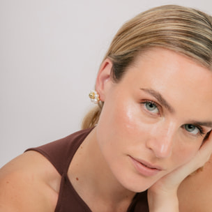 Pendientes de Perla Blanca acabado en oro amarillo 18k
