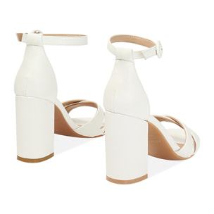 Sandalo donna bianco con braccialetto, tacco largo 8,5 cm