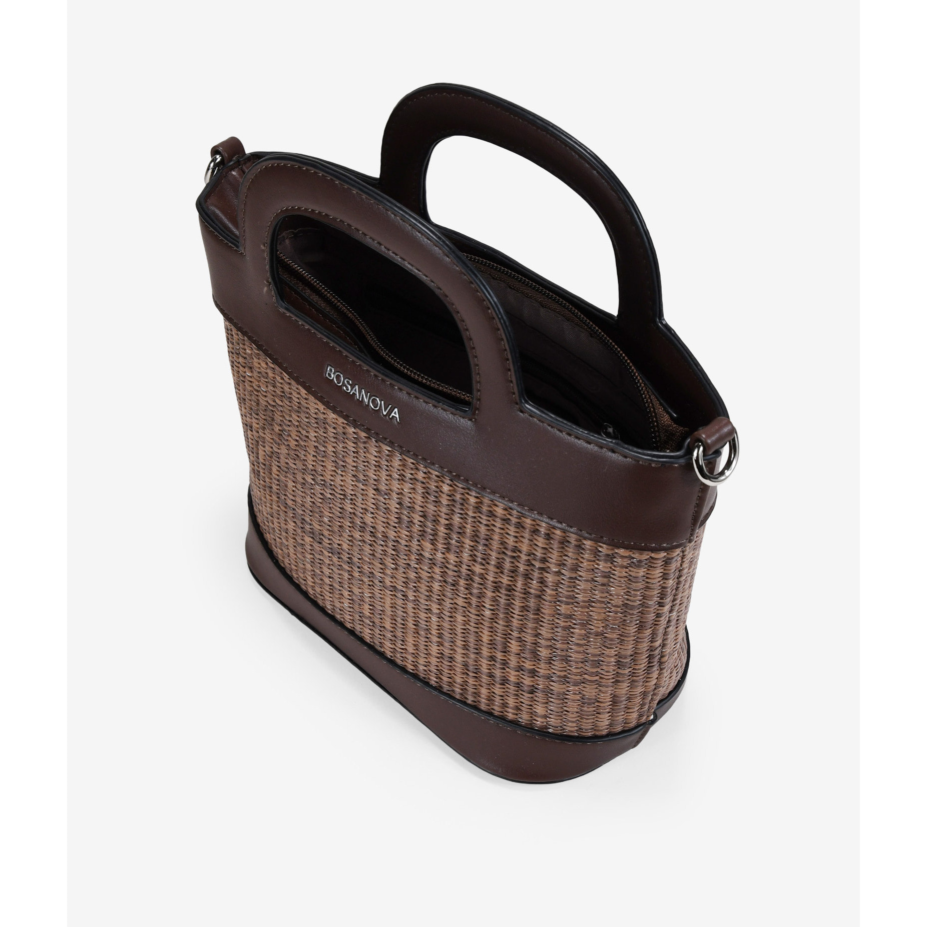 Bolso de mano marrón con rafia
